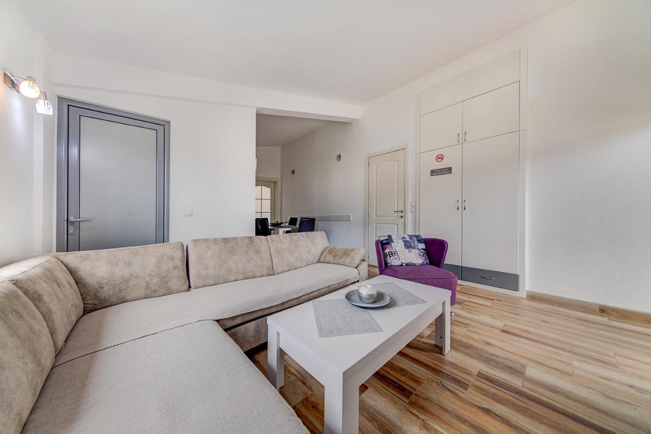 Delfin Apartmani Sutomore Exterior foto