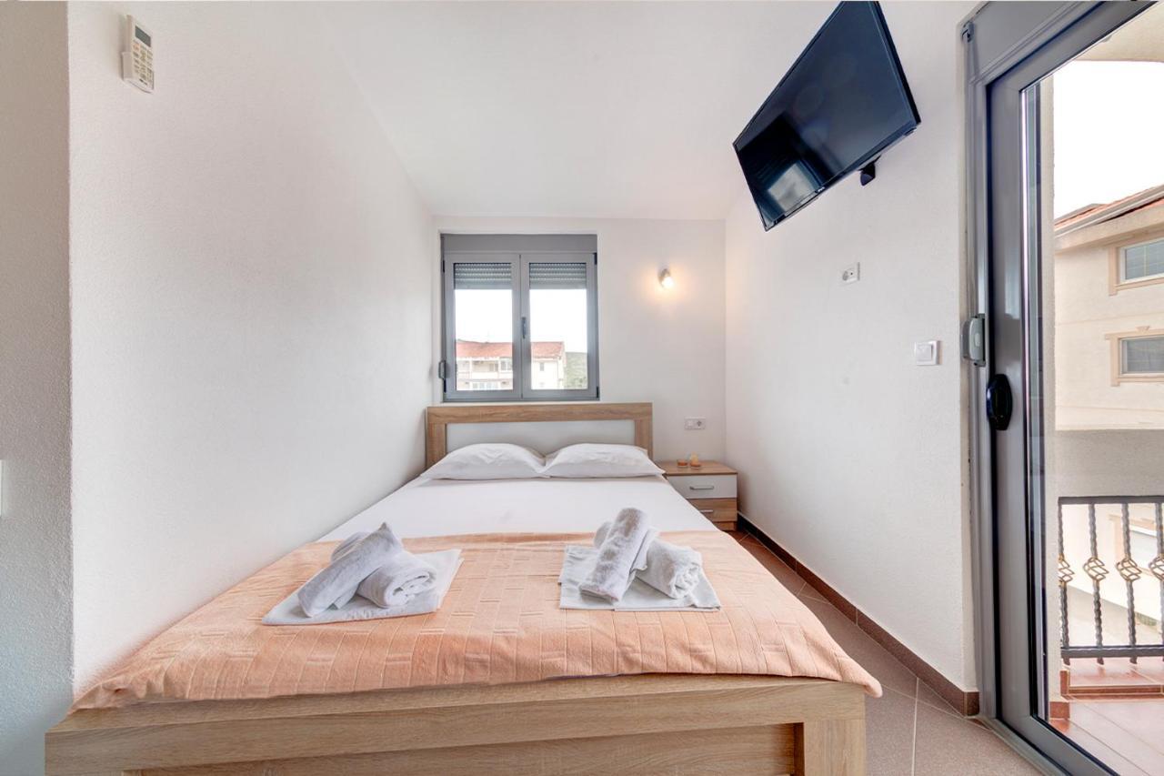 Delfin Apartmani Sutomore Exterior foto