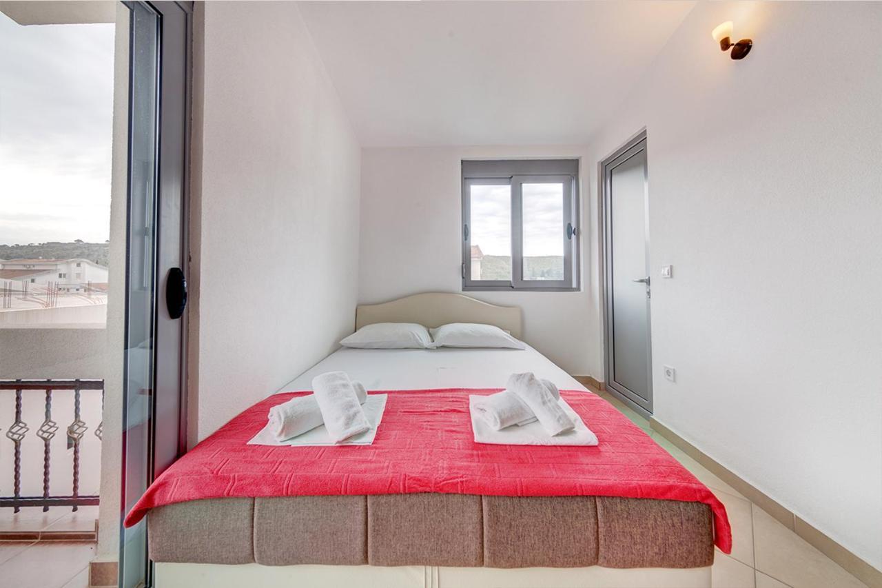 Delfin Apartmani Sutomore Exterior foto