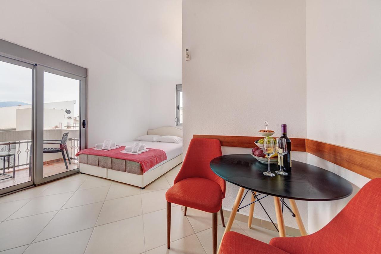 Delfin Apartmani Sutomore Exterior foto