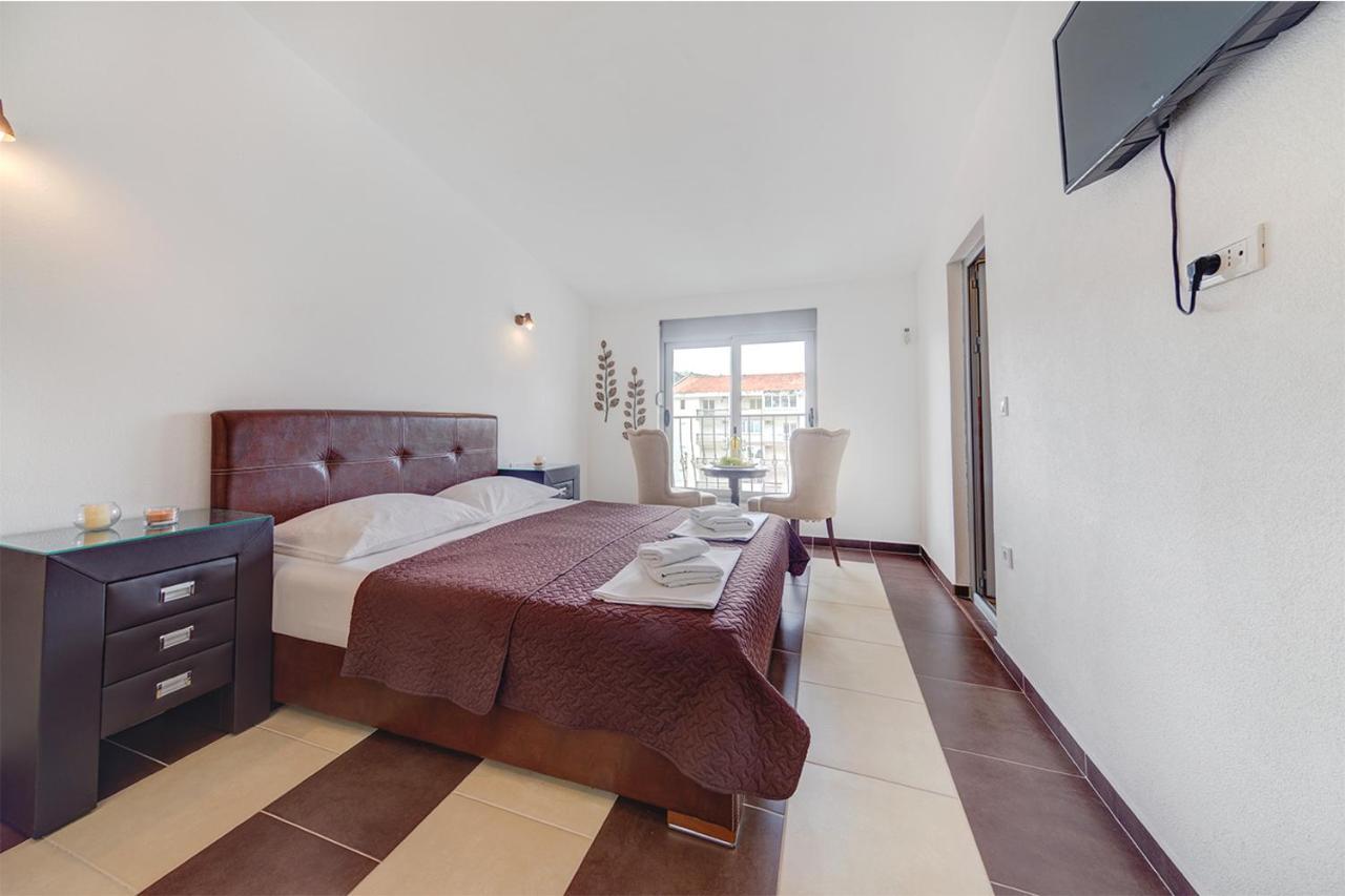 Delfin Apartmani Sutomore Exterior foto