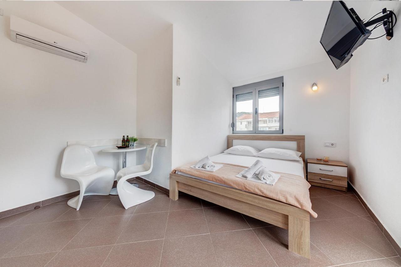 Delfin Apartmani Sutomore Exterior foto