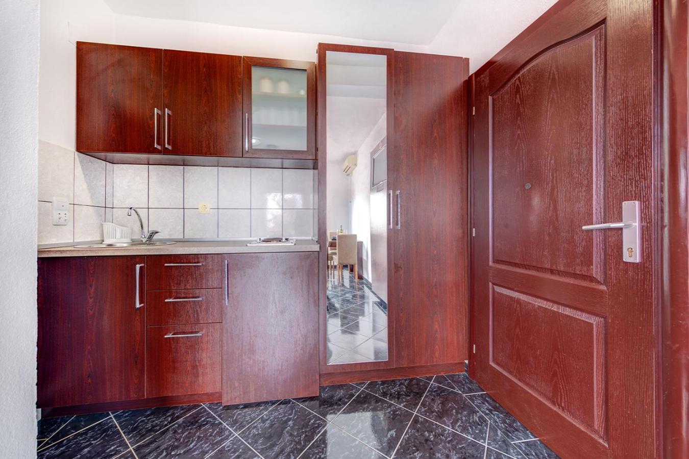 Delfin Apartmani Sutomore Cameră foto