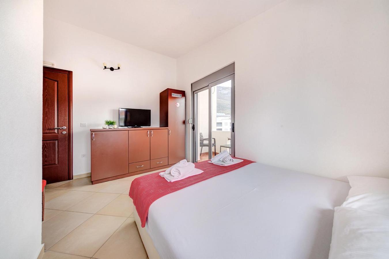 Delfin Apartmani Sutomore Cameră foto