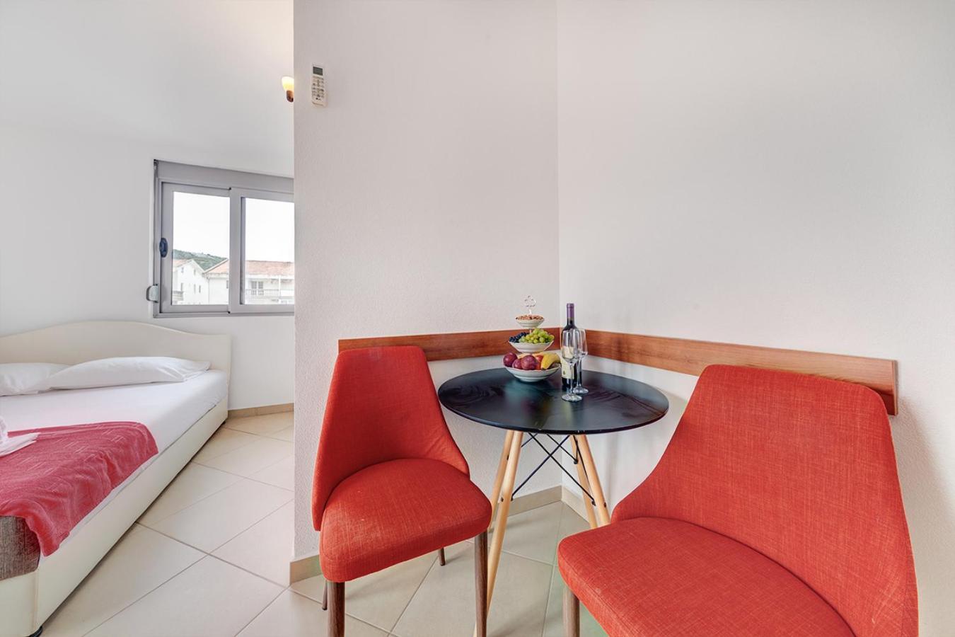 Delfin Apartmani Sutomore Cameră foto