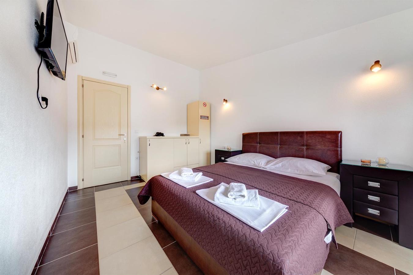 Delfin Apartmani Sutomore Cameră foto