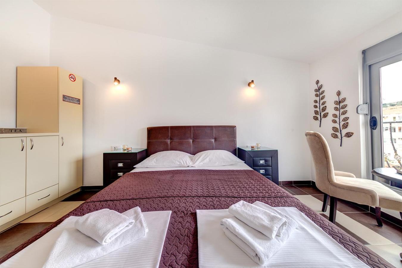 Delfin Apartmani Sutomore Cameră foto