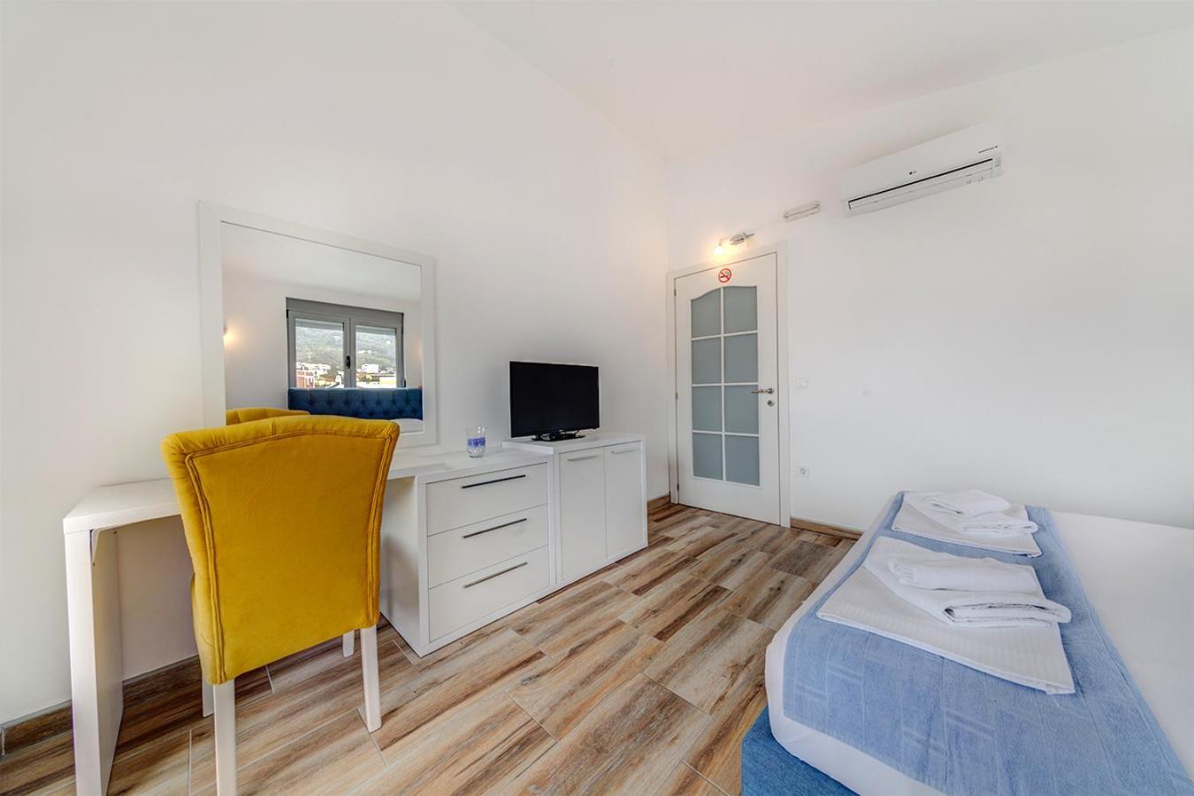 Delfin Apartmani Sutomore Cameră foto